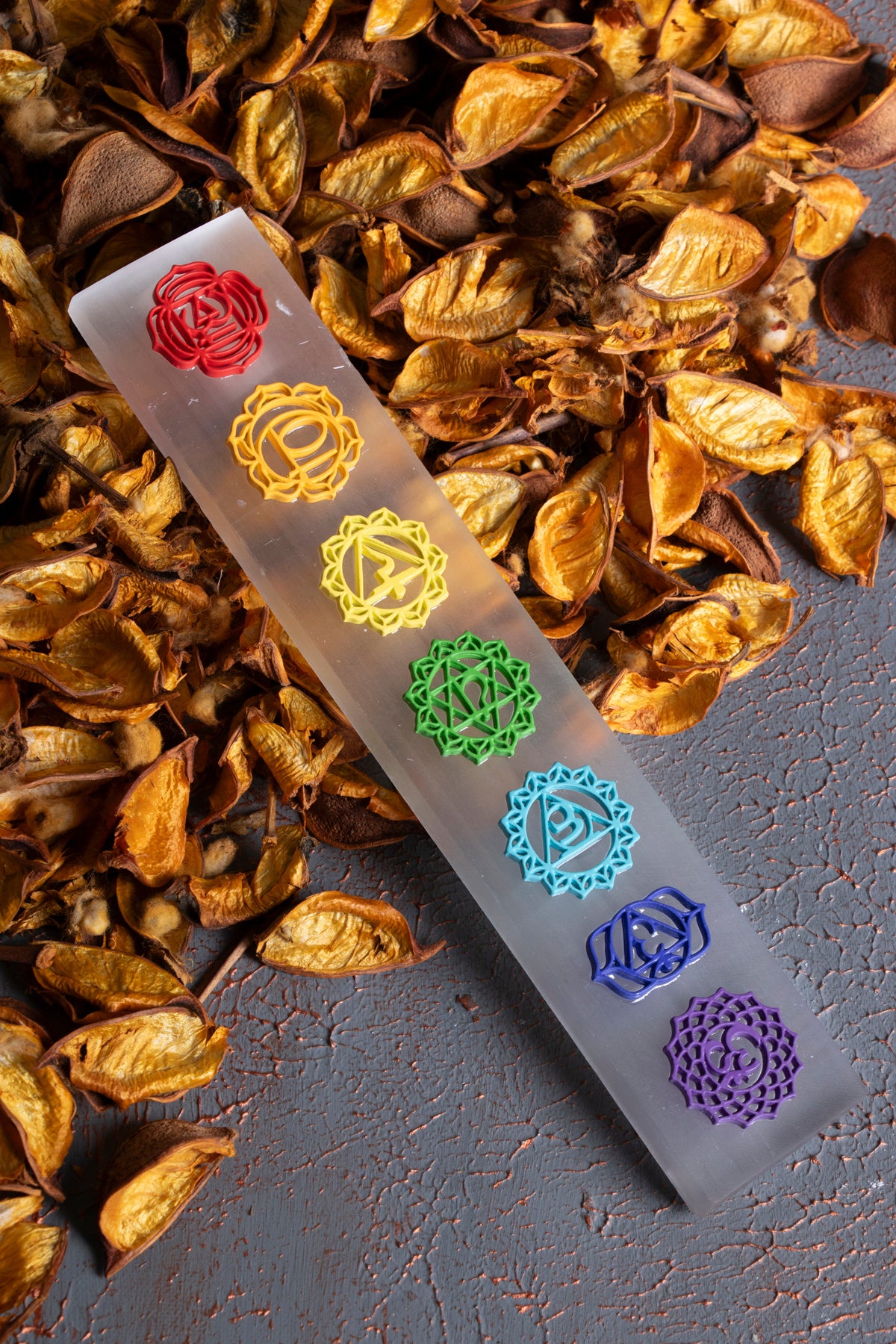 Selenit 7 Çakra Kabartmalı Enerji Plakası — görsel 5