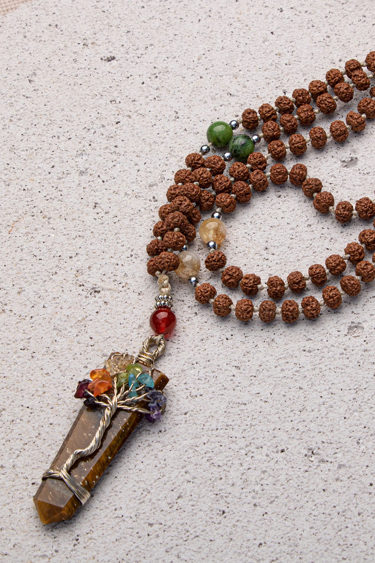 Hayat Ağacı Motifli Kaplan Gözü Uçlu Rudraksha 108 Çakra Mala- Uzun Kolye — görsel 3