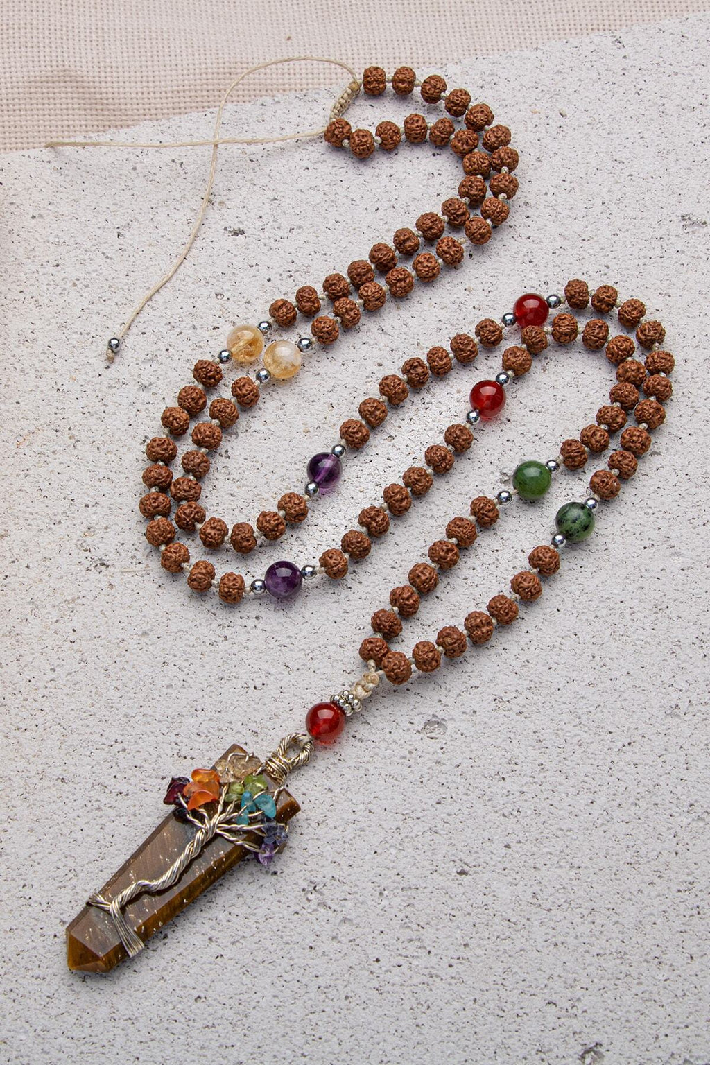 Hayat Ağacı Motifli Kaplan Gözü Uçlu Rudraksha 108 Çakra Mala- Uzun Kolye — görsel 4